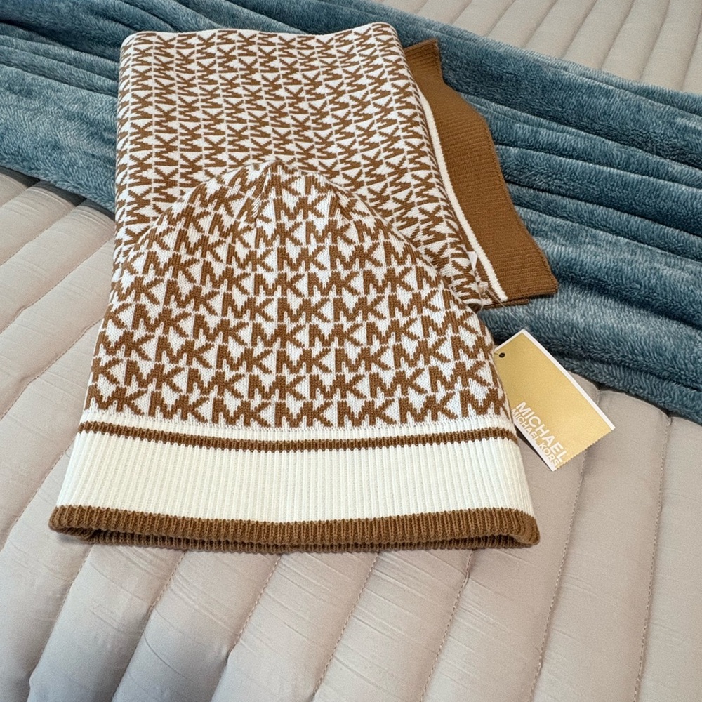 Brand New Michael Kors Reversible Beanie & Scarf Set – With Tags